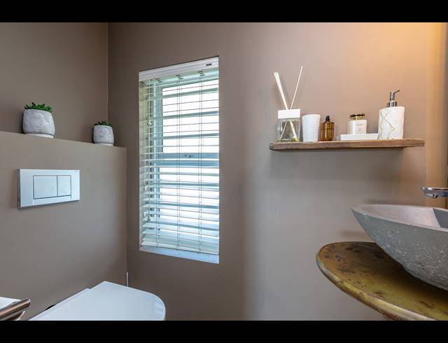 3 BEDROOM APARTMENT TO LET IN DE WATERKANT